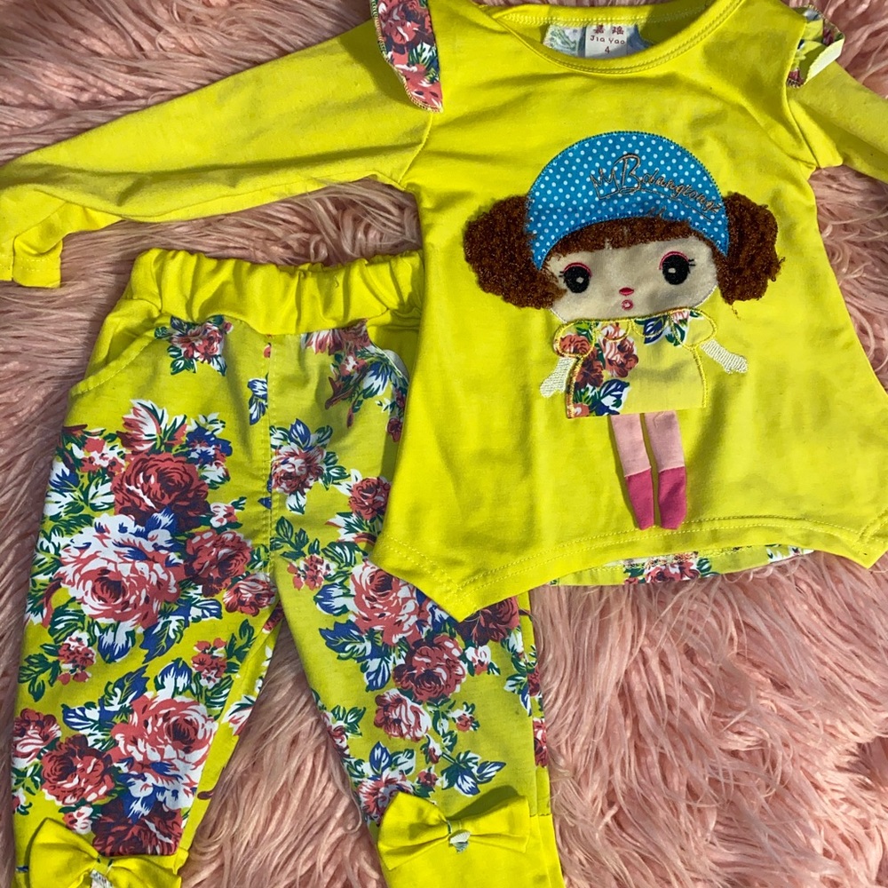 babygirl outfit - size 4 on tag but fits as 2t/3t